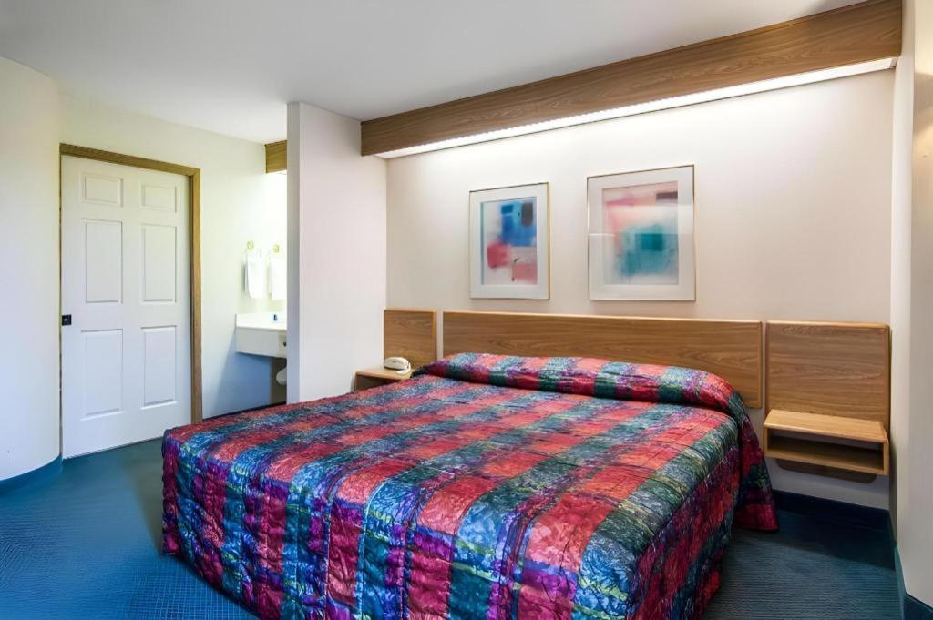 Rodeway Inn Salem Bagian luar foto
