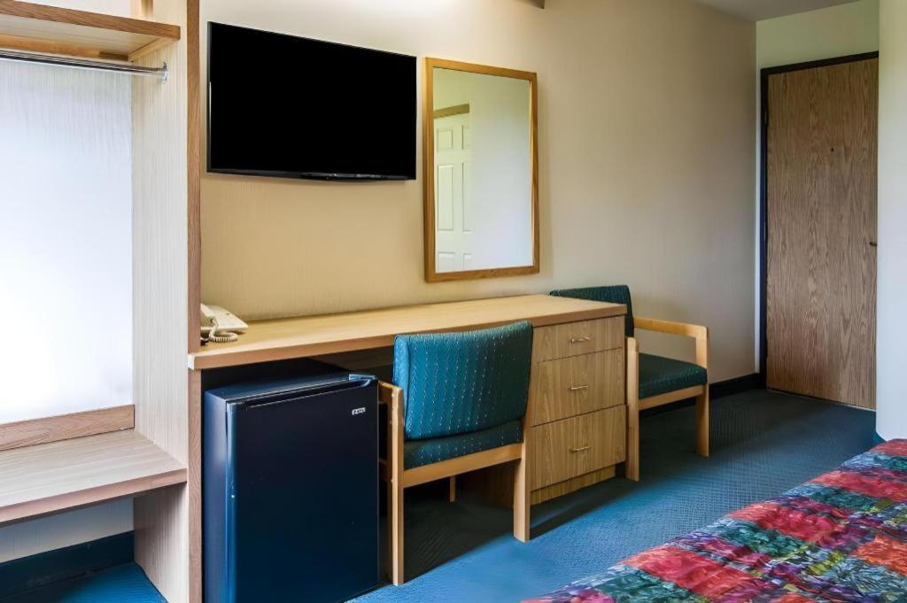 Rodeway Inn Salem Bagian luar foto
