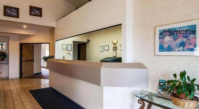 Rodeway Inn Salem Bagian luar foto