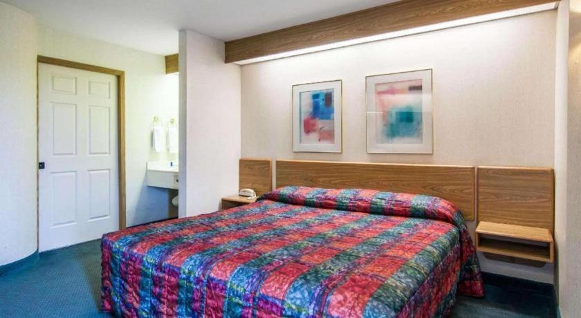 Rodeway Inn Salem Bagian luar foto