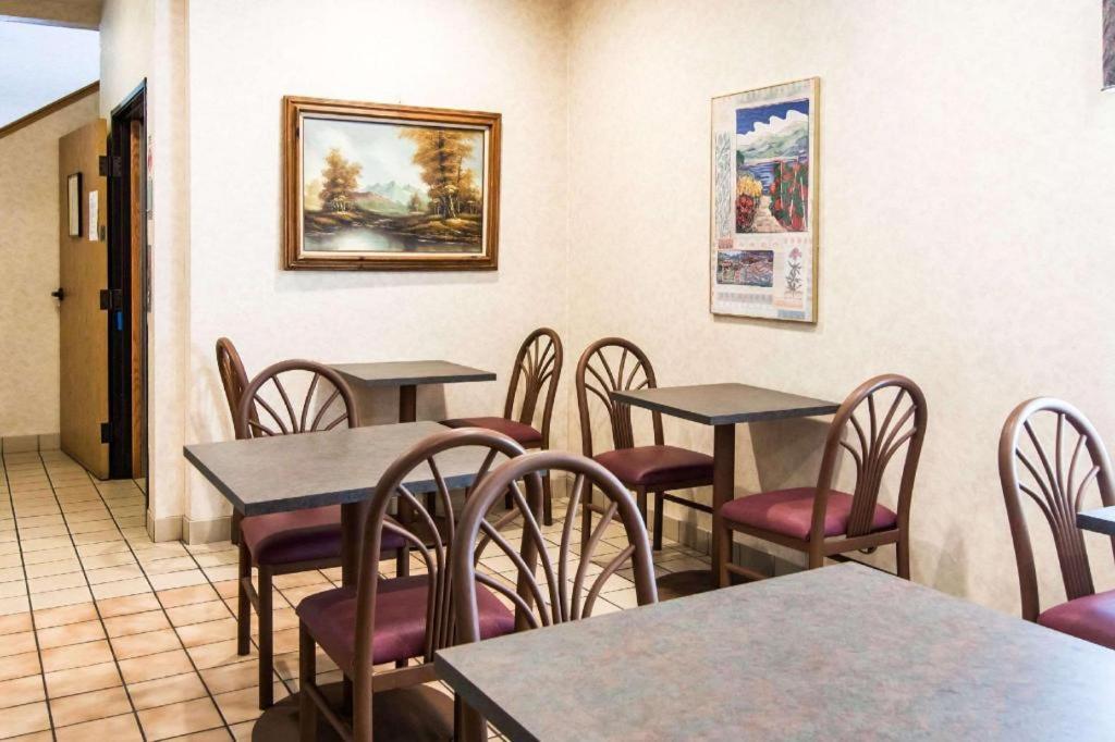 Rodeway Inn Salem Bagian luar foto